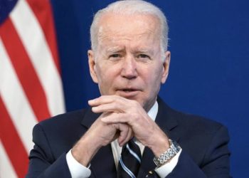 백악관, 오미크론 폭증에 고품질 마스크 무료 배포 … “다음주 구체적 계획 발표”