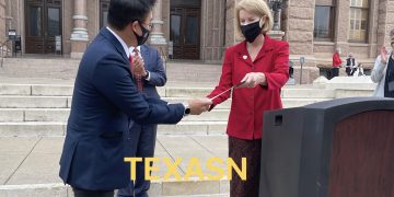 비키 굿윈 텍사스 하원의원, 설날 맞아 아시안 커뮤니티에 감사장 전달