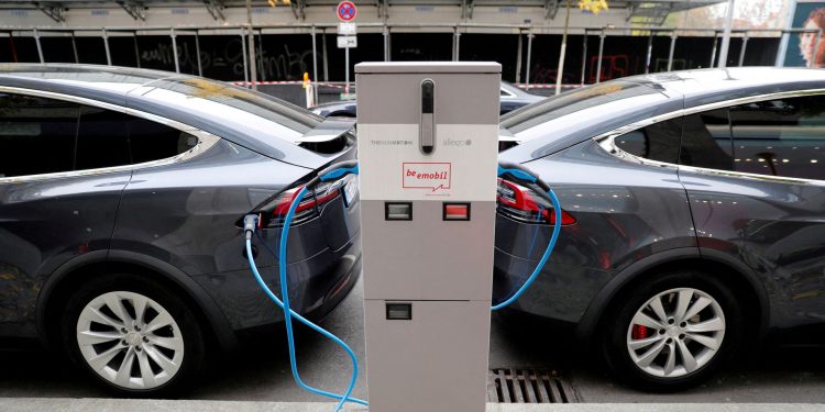 테슬라, 자율주행 결함 5만 4,000대 리콜