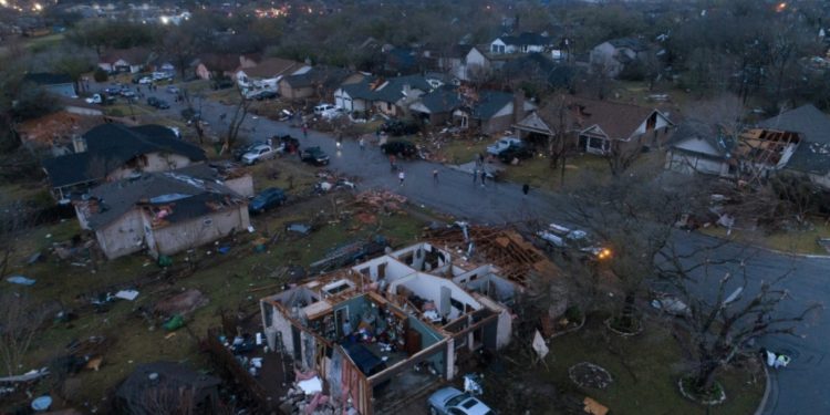 21일 하루동안 텍사스 중북부에 20개 토네이도 발생