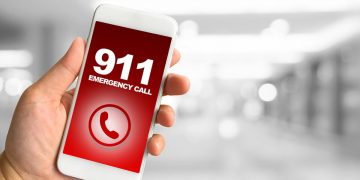 “치킨 8조각 시켰는데 4조각만 받았다” 911에 신고한 여성