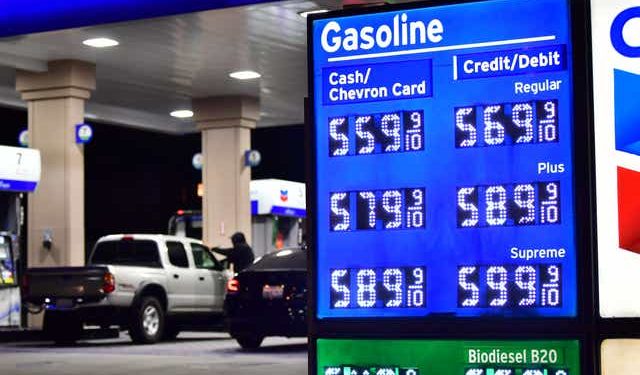 미 전국 휘발유 평균 가격 4달러 넘었다 … “캘리포니아 평균 5.28달러”