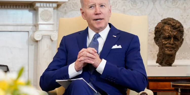 바이든 대통령, 포트워스 재향군인병원 방문 … “재향군인 의료혜택 확대 논의”