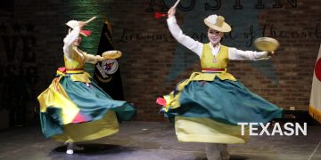 [사진뉴스] 오스틴, 한국 전통의복과 춤의 아름다움을 만났다