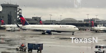 대다수 미국항공사들 “마스크는 이제 선택”