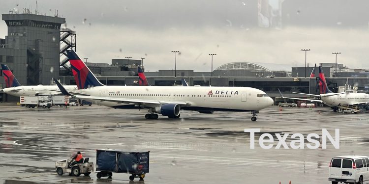 대다수 미국항공사들 “마스크는 이제 선택”