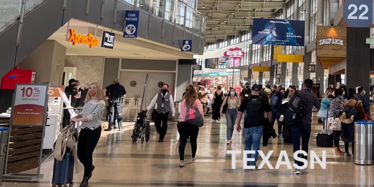 [속보] 비행기안 마스크의무화 2주 더 연장  … 오는 5월 3일까지