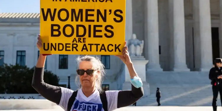 자가유도 낙태 텍사스 여성,  살인혐의로 기소