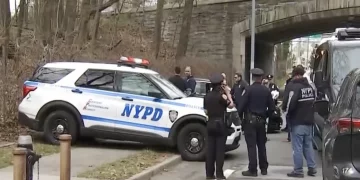 뉴욕 경찰, 퀸즈에서 58차례나 칼려 찔린 시신 발견