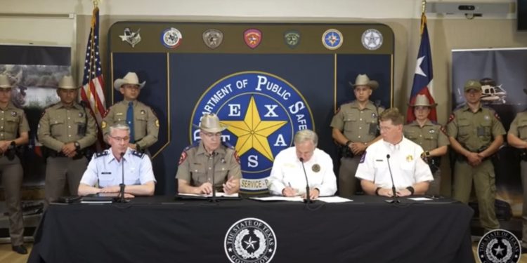 그레그 에봇 주지사 “불법이민자 워싱턴 DC로 보낼 것”