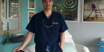 ‘코로나치료제 팩’ 4천달러에 판매한 의사, 사기혐의로 기소