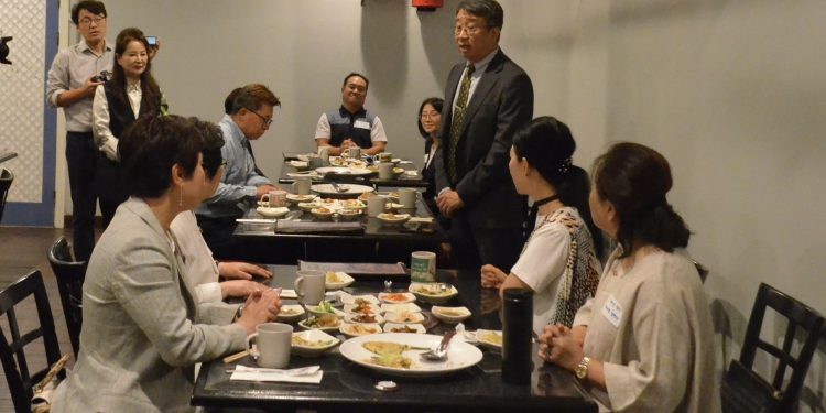 [사진뉴스] “달라스 한인들을 대표해 출장소장님을 환영합니다”