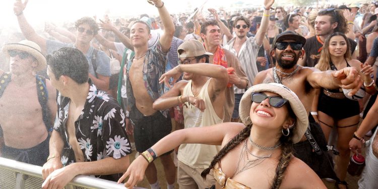 빠르게 일상 회복하는 미국 … ‘여행, 야외활동 증가’