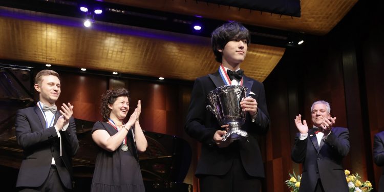 반 클라이번 역대 최연소 우승 피아니스트 임윤찬