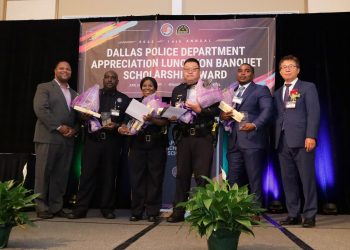 [사진] 달라스 한인상공회 우수 경찰 표창
