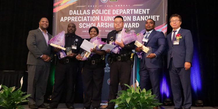 [사진] 달라스 한인상공회 우수 경찰 표창