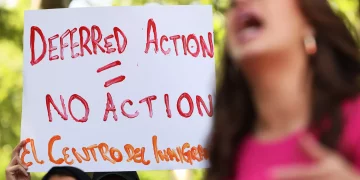 다카(DACA) 프로그램 10년, 여전히 법의 사각지대에 놓여