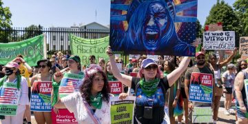 강간 후 임신한 10살 소녀에게 출산하라?