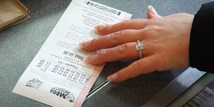 계속 쌓이는 메가 밀리언즈 잭팟 … ‘8억 3,000만 달러’