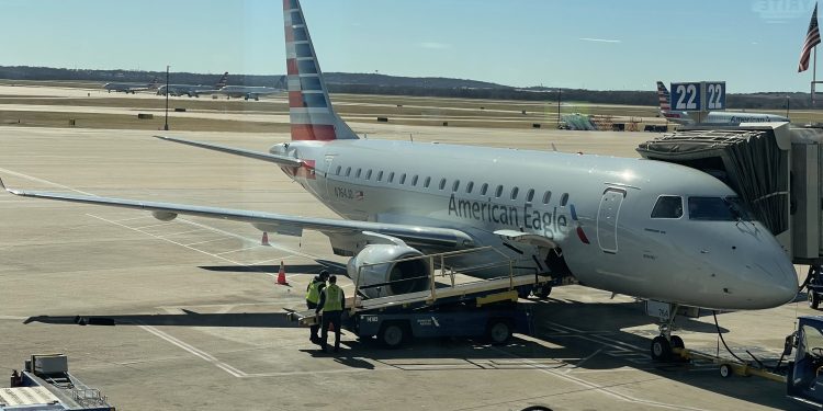 아메리칸 항공, 인력난에 조종사 임금 3배 인상 지급