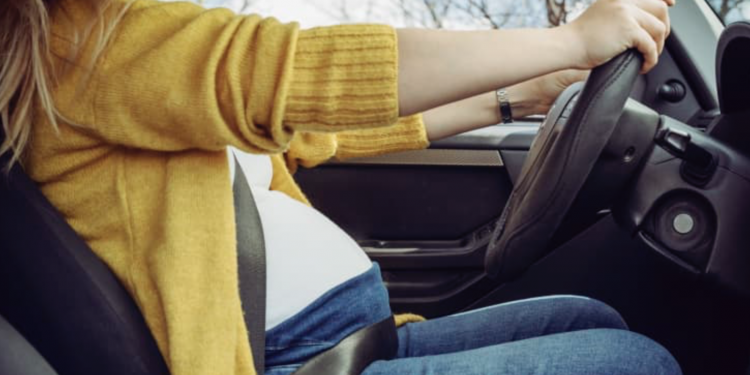 임신한 여성 HOV 주행 적발 후 “뱃속 아기도 사람”