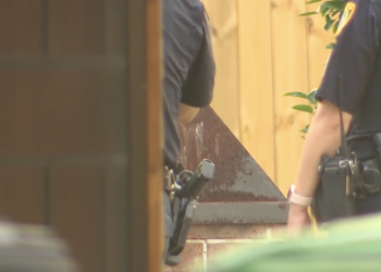 휴스턴 가정집 뒷마당 바베큐 화덕에서 불 탄 유골발견