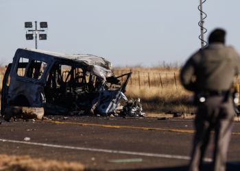 “9명 숨진 텍사스 교통사고 운전자는 13살 소년이 아닌 아빠인 듯”