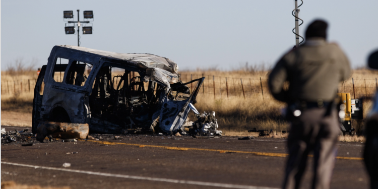 “9명 숨진 텍사스 교통사고 운전자는 13살 소년이 아닌 아빠인 듯”