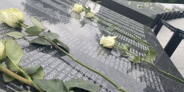 한국전쟁 전사자 추모의 벽 준공 … “미군·카투사 전사자 4만여명 이름 새겨”