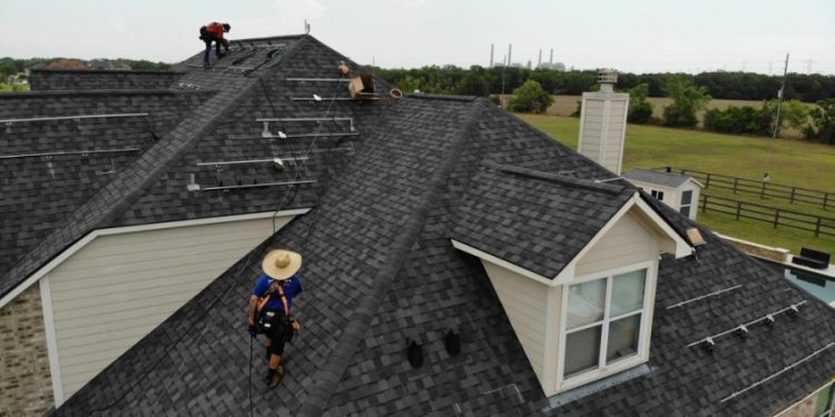 태양열 발전, 폭염속 에어컨 유지에 도움된다 … “태양열 패널 설치 주택 증가”