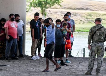 그레그 에봇 텍사스 주지사, 주방위군에 불법이민자 체포 및 추방권한 부여