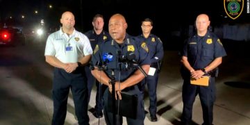 임대주택 퇴거명령에 격분해 불지르고 총기난사 … “용의자 현장 사망”