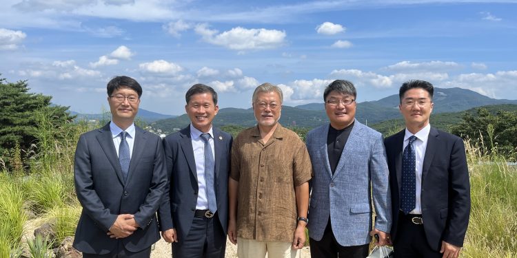 문재인 전 대통령 “초당적인 한반도 평화 공공외교 활동 중요”