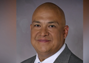 유벨디 교육구 이사회, 피트 에러단도 경찰서장 해고