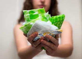 그레그 에봇 주지사 “여성생리용품 면세 지지”