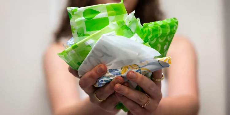 그레그 에봇 주지사 “여성생리용품 면세 지지”