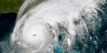 점점 강해지는 허리케인 ‘이언’, 플로리다 ‘비상사태’