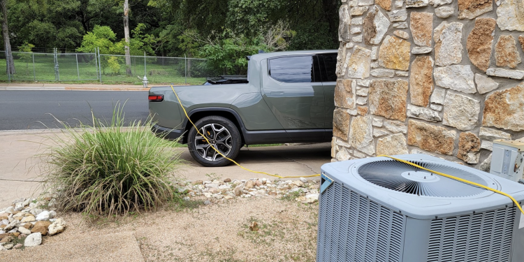 정관수술 앞두고 정전, 전기차 배터리로 수술 성공한 의사