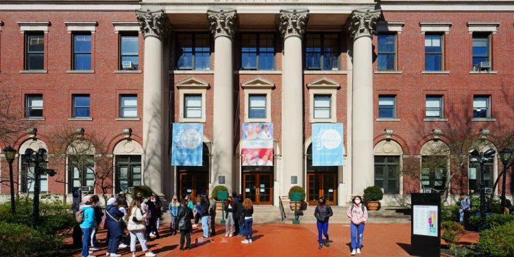 로대웨이드 파기 이후 낙태 및 피임 논쟁은 일부 대학가로 옮겨