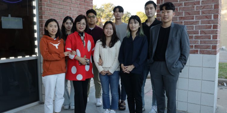 “UT 오스틴 한인학생들의 미래를 응원합니다”