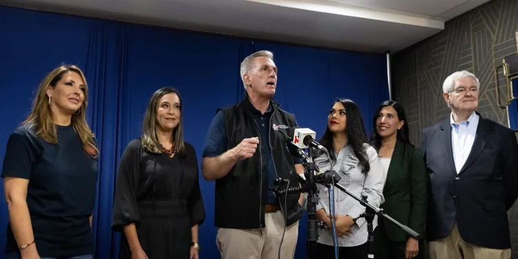 [2022 중간선거] 민주당과 공화당 승자 예측불허 … 여론조사 “오차내 접전”