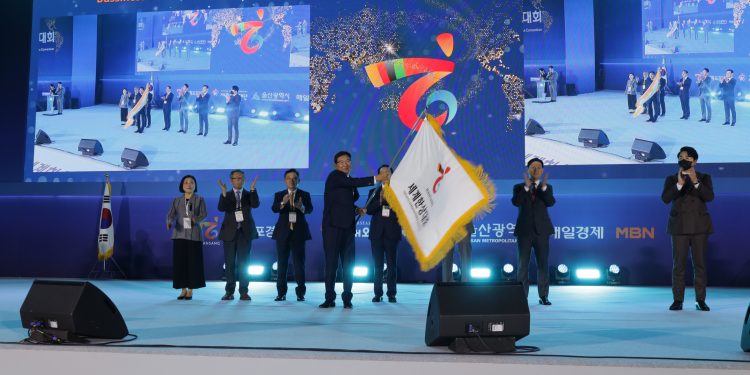 사진으로 보는 세계한상대회 개막식 … “미주한상들도 대거 참석”