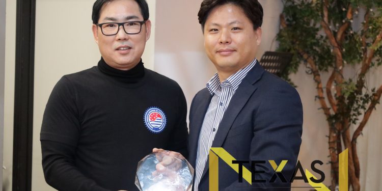 휴스턴 한인상공회, 강민구 영사에게 감사패 수여