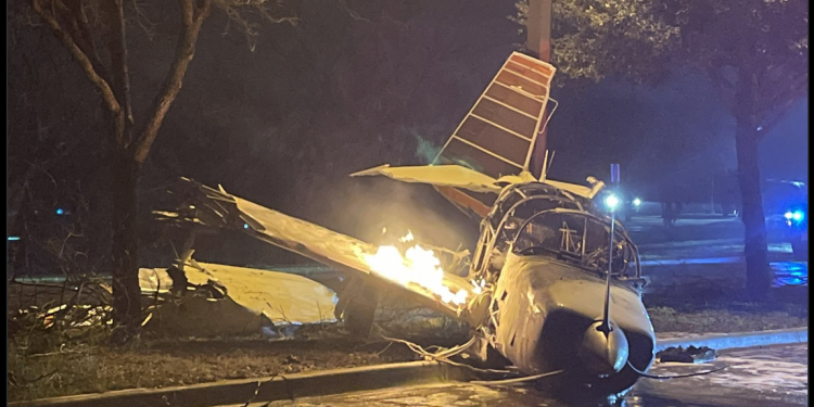 캐롤튼에 경비행기 추락 후 화재 … 2명 부상