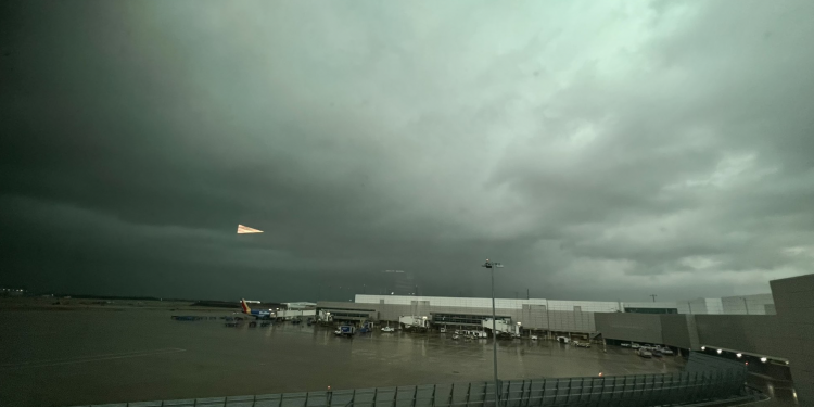 토네이도 주의보에 달라스 DFW 공항, 러브필드 공항 항공기 취소 및 지연 속출