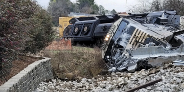 [영상] 테네시 차타누가에서 트렉터 트레일러와 화물열차 충돌