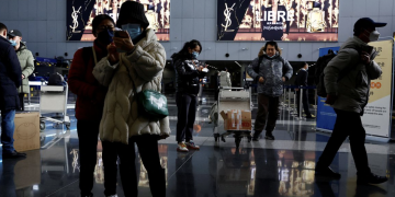 미 행정부, 중국발 입국자에 대한 검역 강화 고려
