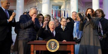 바이든 대통령, 동성혼 인정법 ‘결혼존중법’ 서명