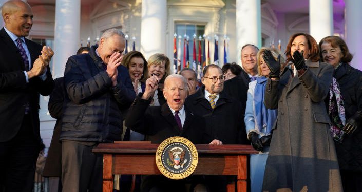 바이든 대통령, 동성혼 인정법 ‘결혼존중법’ 서명