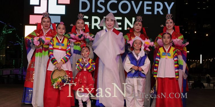 휴스턴 심장부에서 만난 ‘한류의 힘’ … “축제에서 한국 전통무용과 K-팝은 필수”